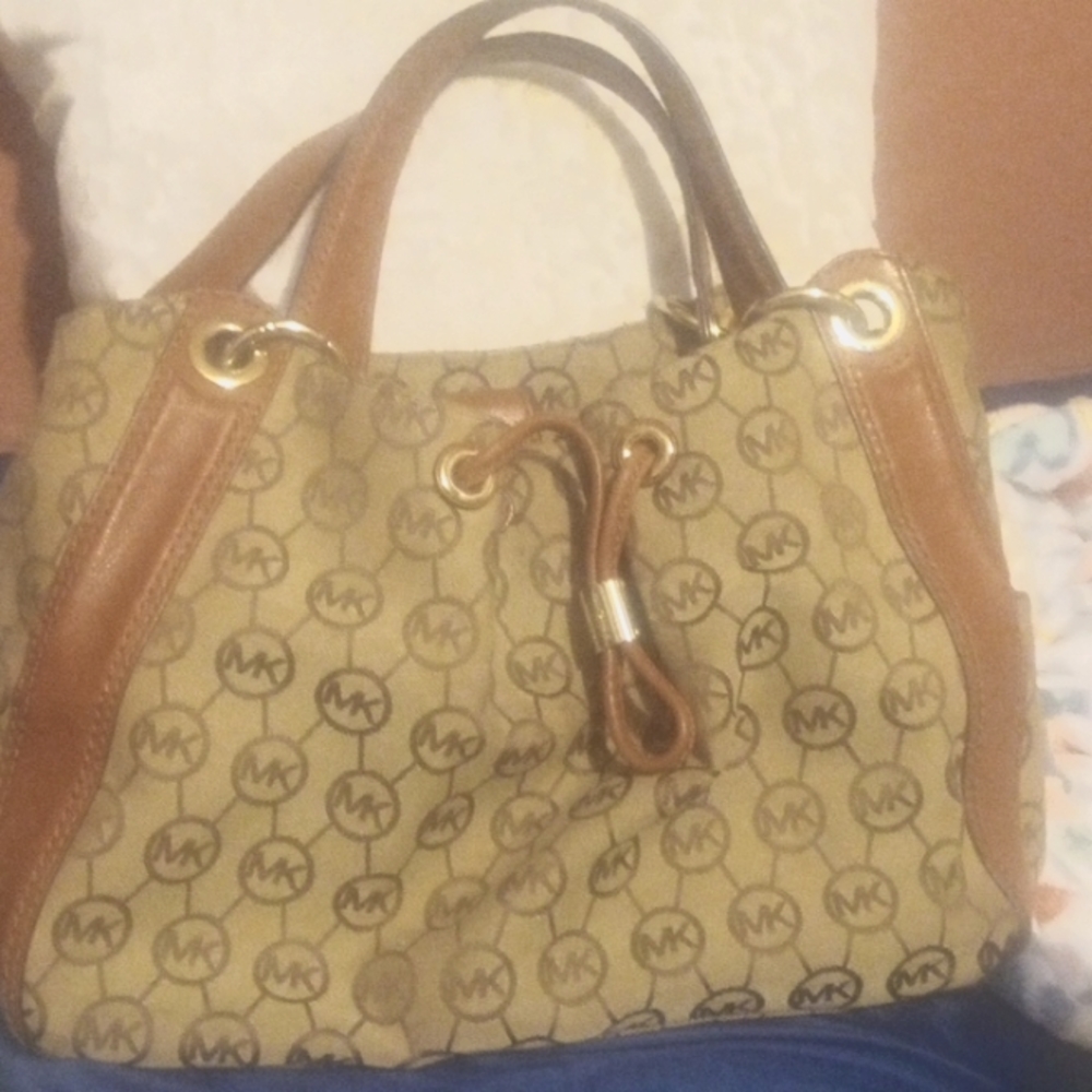 Michael Kors Ludlow Drawstring Shoulder Bag